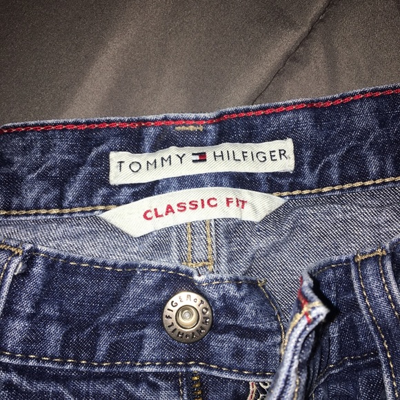 Classic Fit Tommy Hilfiger Jeans - Picture 1 of 5